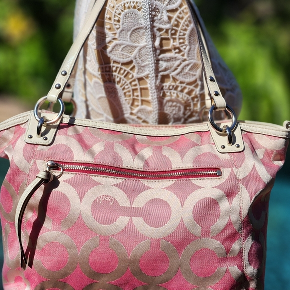 Coach Madison Op Art Shoulder bag. GORGEOUS flirty Barbie pink and white - Picture 2 of 16